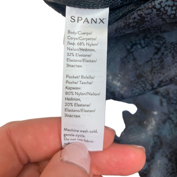 NWT SPANX Reptile 7/8 High Waist Workout Leggings In Navy Reptile Size Small - Picture 9 of 10